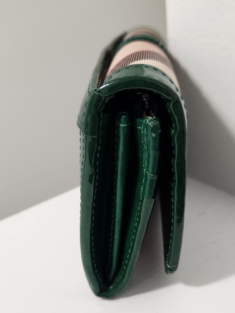 100% Authentic Burberry Nova Check Large Wallet with Green Patent leather. - Picture 4 of 7